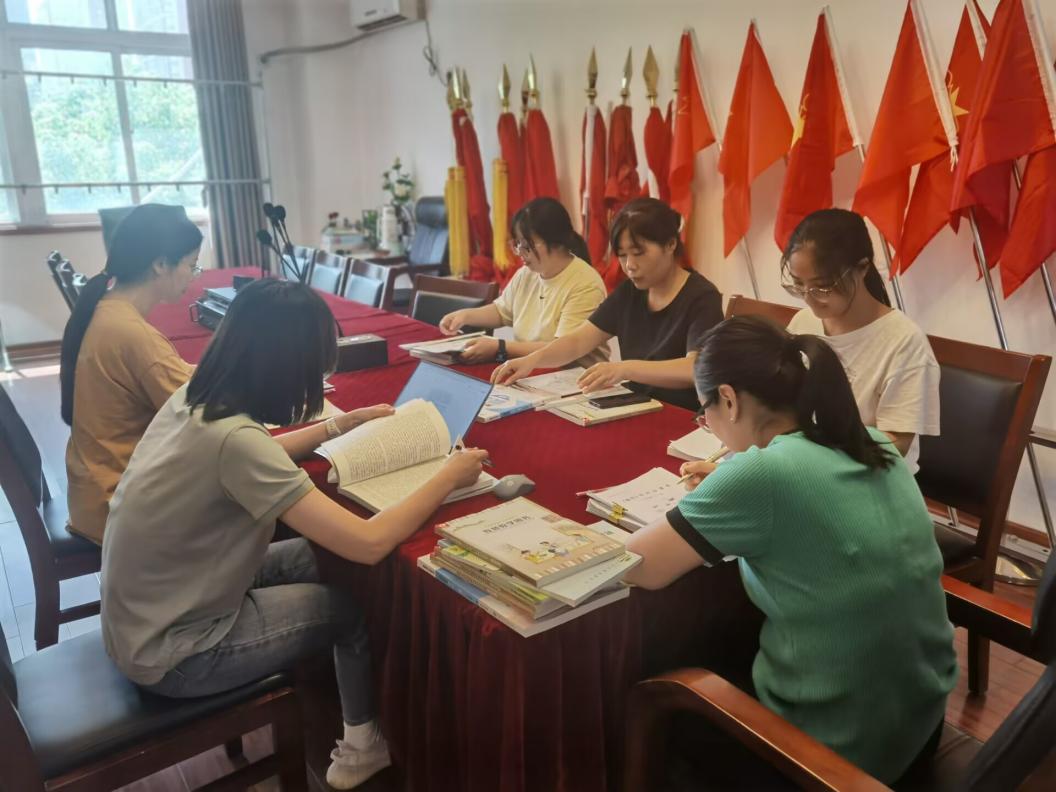 【丁香汉声·教学】期初数学组教研活动侧记_html_16f55f78.jpg