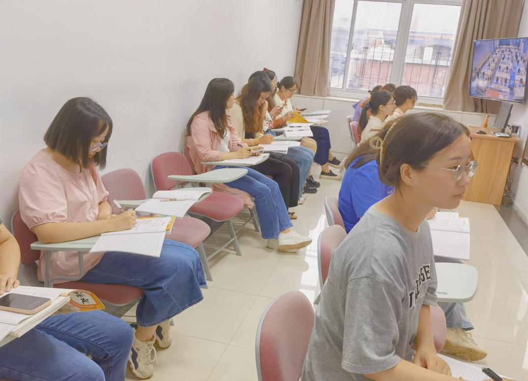 经验引领定方向 研讨实操促提升_html_70d42460.jpg