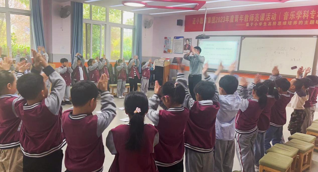 特教学院音乐专业大三学生见习活动侧记_html_mc8ab8b4.jpg