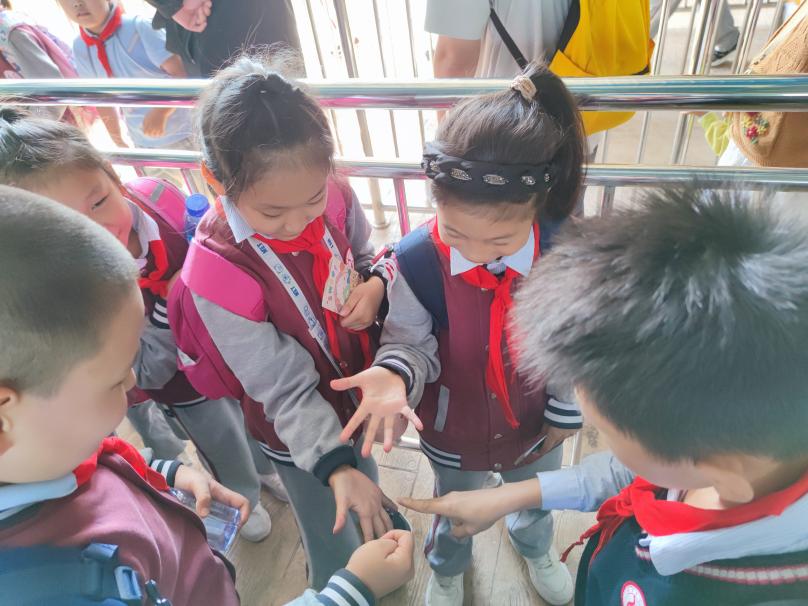 【丁香汉声 学生成长营】橙红橘绿秋意浓，知行合一迎金秋_html_7e998571.jpg