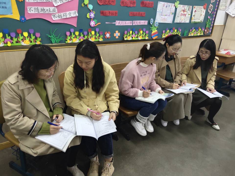 三年级语文组内研修报道_html_b6880ae.jpg