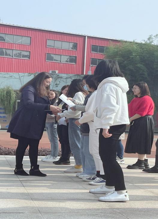 教师书法大赛颁奖报道_html_m7f7c8f65.jpg