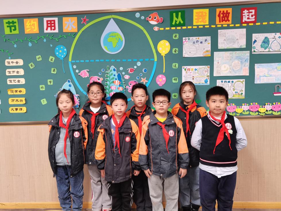 文明礼仪班队会 新闻稿_html_m54c0984f.jpg