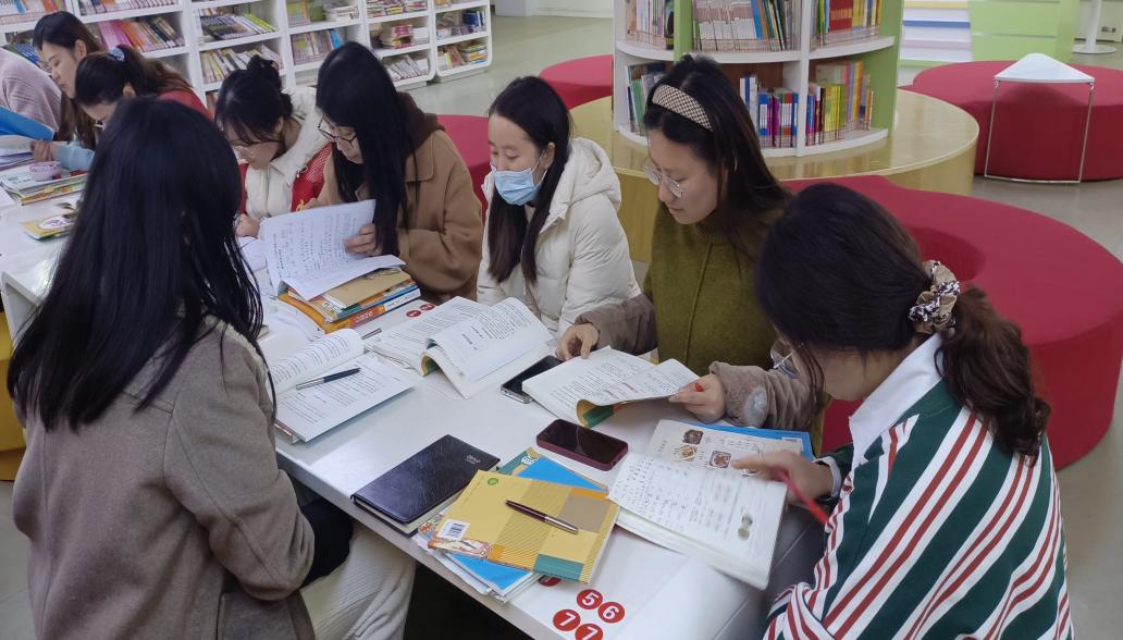 3.6语文组集体备课活动报道_html_3eaa2812.jpg