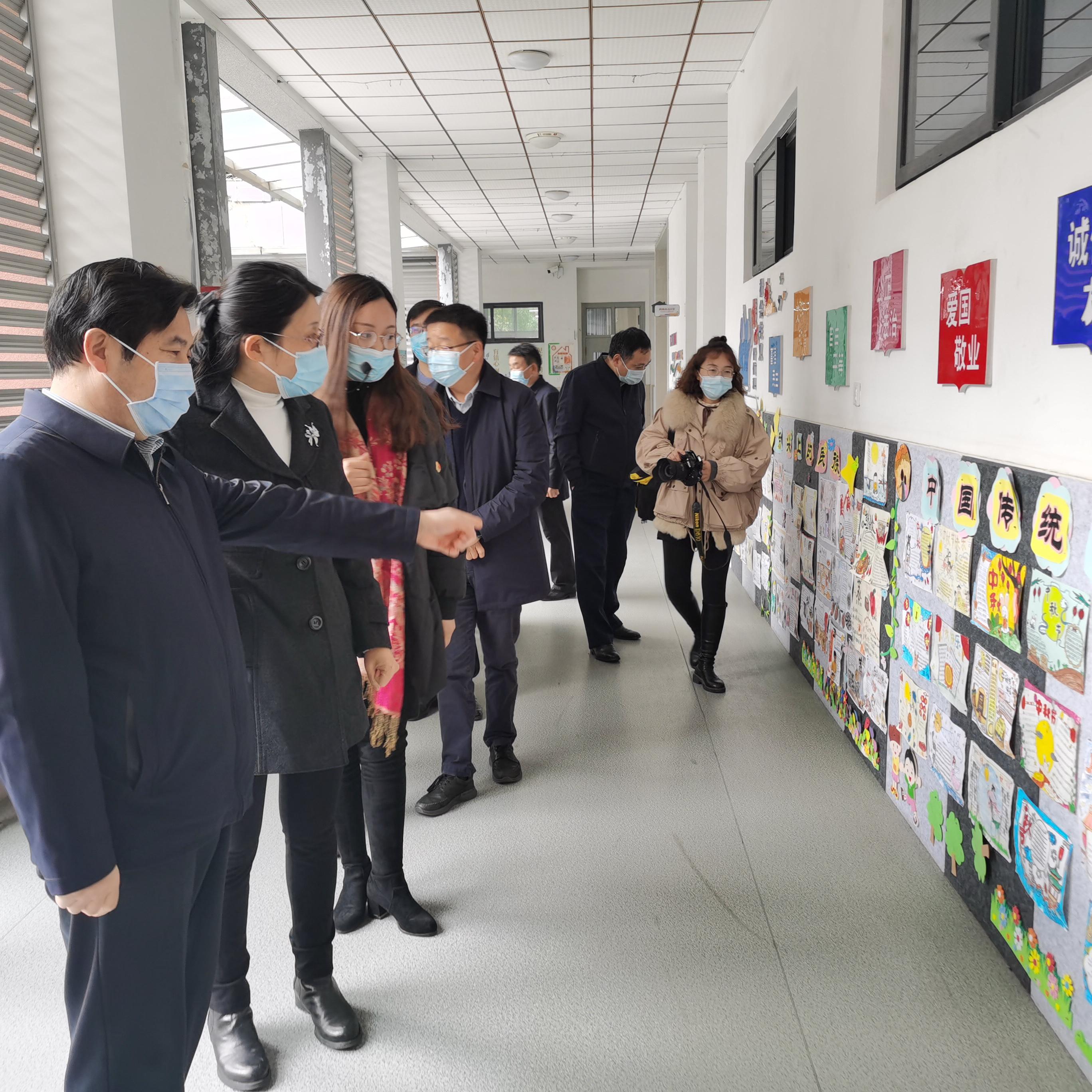 【和雅丁小】石榴枫桦 民族一心_html_m2f300819.jpg