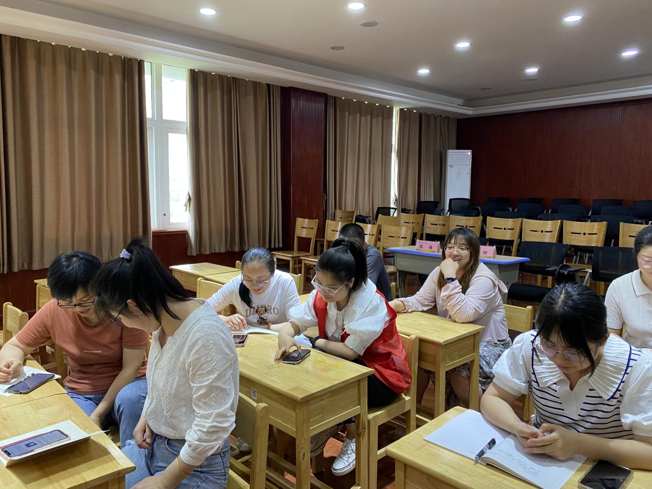 温故知新，全力以“复”——记六年级级部会议_html_333c4569.jpg