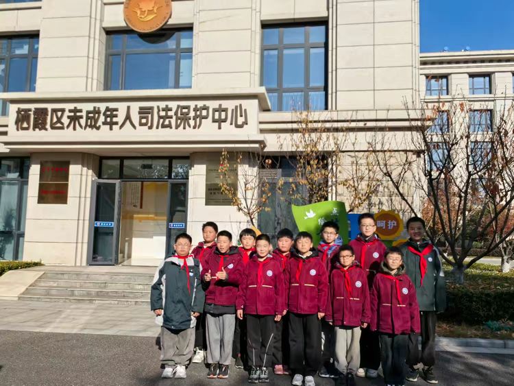 12.4法润童心 护航成长 ——南京市栖霞区长江小学开展国家宪法日系列教育活动_html_maa0f785.jpg