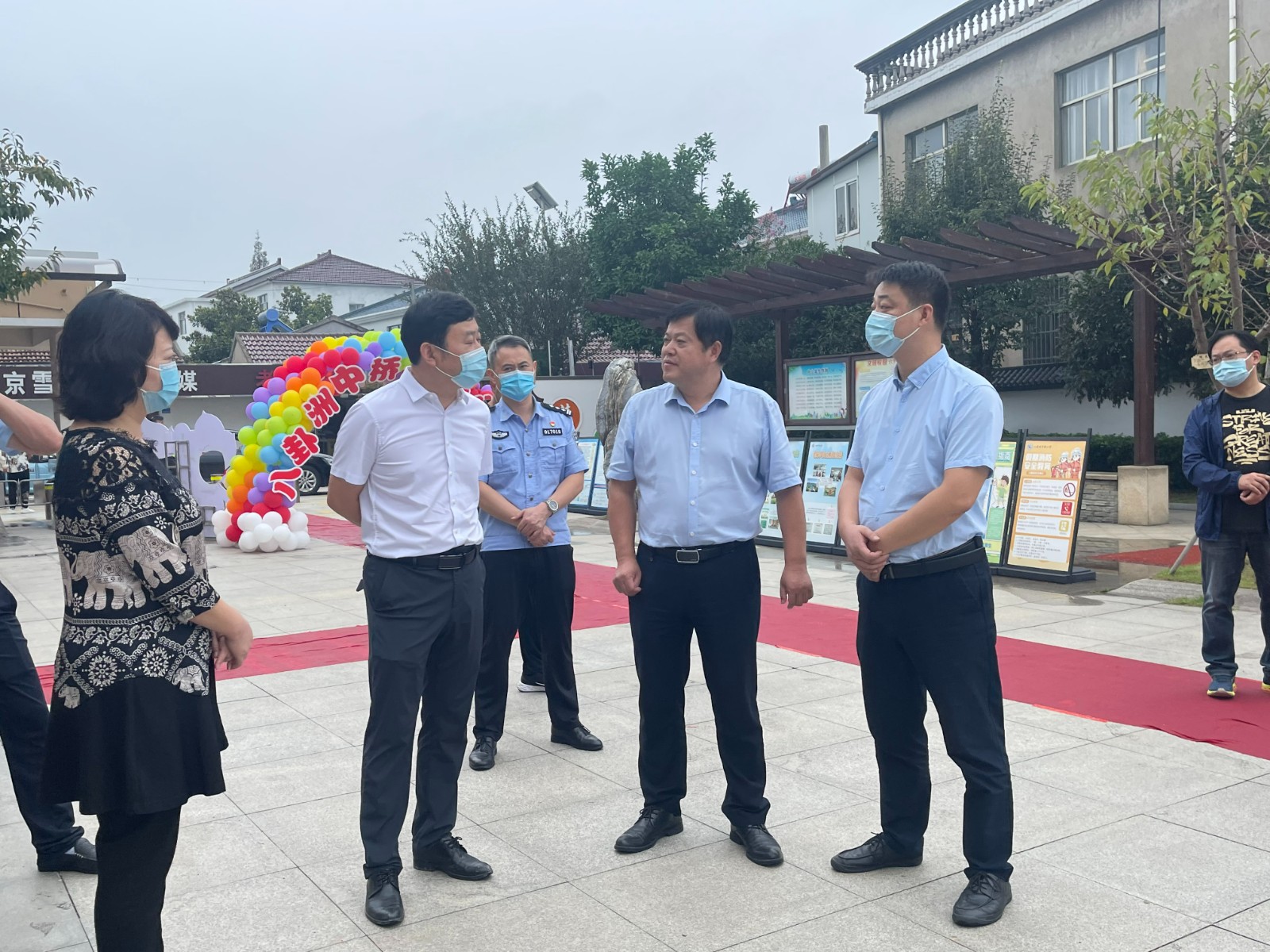 2022年8月31日八卦洲街道领导来校检查开学安全工作