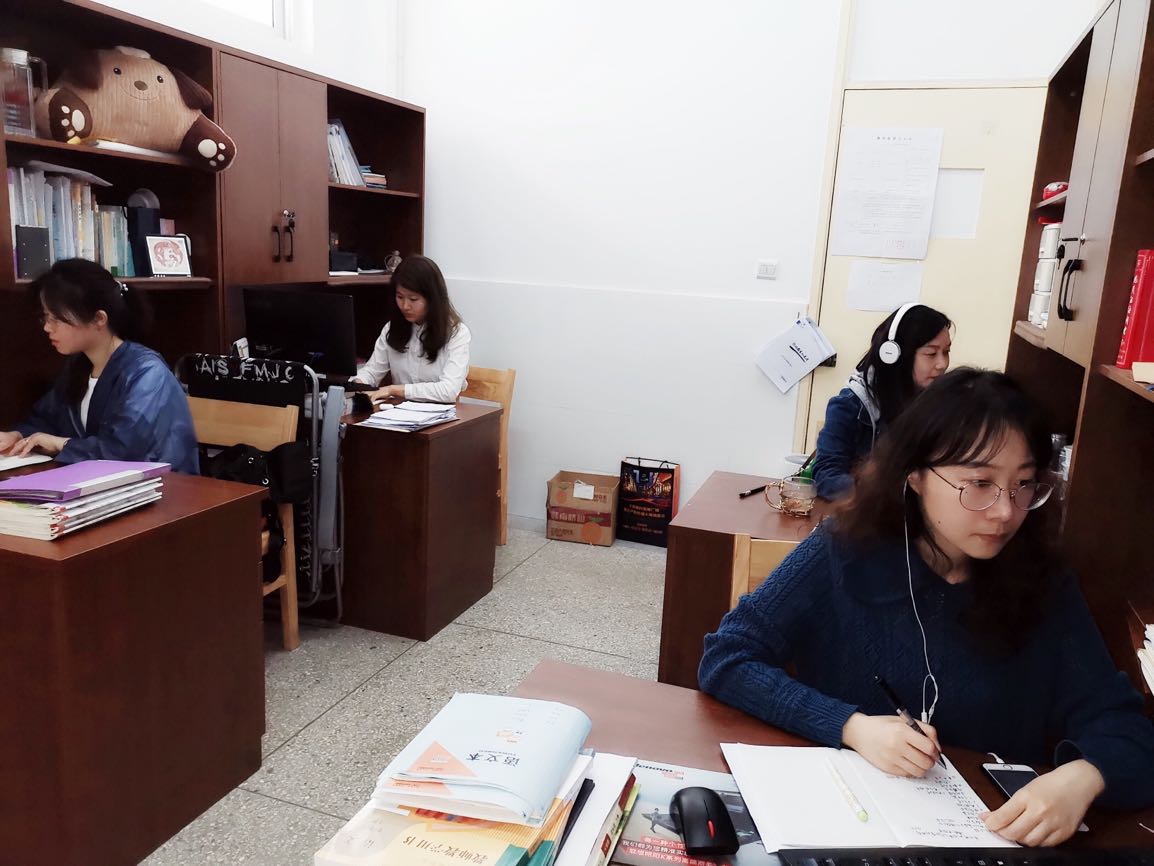 【书院紫金】聚焦规划课题 校准科研方向——记紫金小学青年教师参加栖霞区教科研在线大讲坛（四）