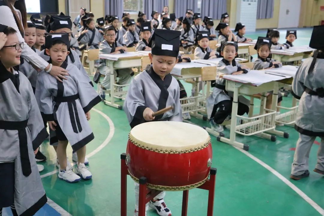 入学仪式_html_410f677e.jpg