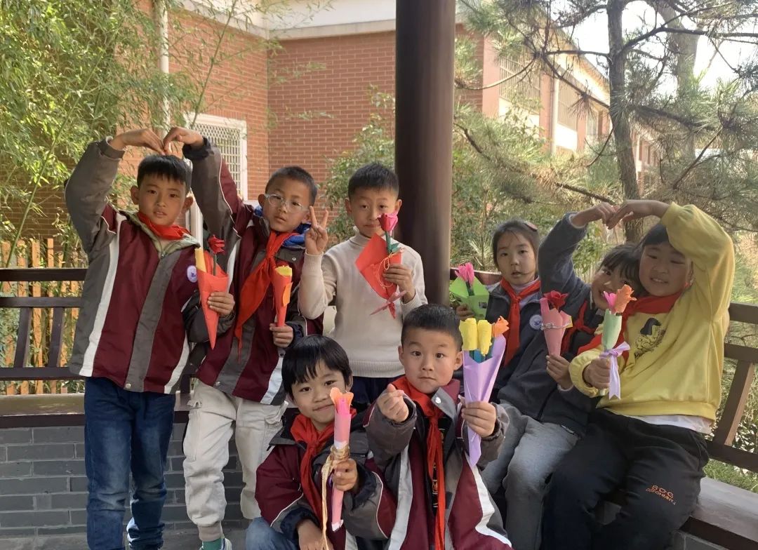 【书院紫金】送你一朵小红花—记紫金小学美术周活动