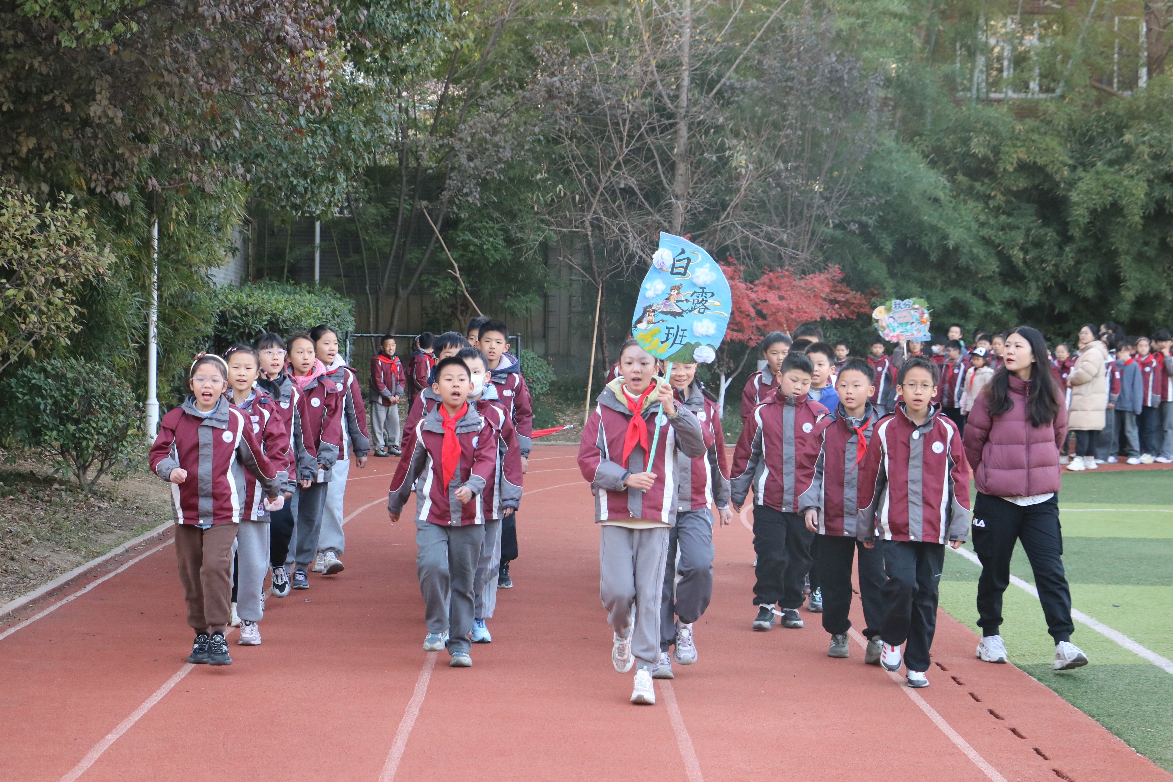 激情冬日 童趣飞扬——记紫金小学第十届冬季趣味运动会_html_43f18108.jpg