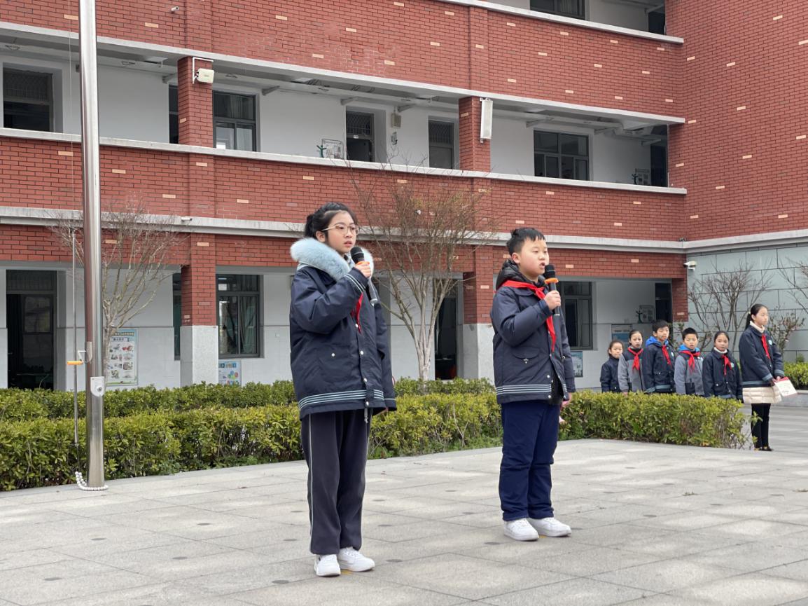第三周升旗仪式报道_html_m1f91eeae.jpg