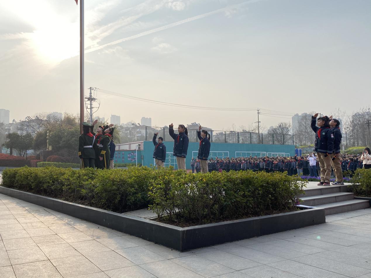 第4周升旗仪式通讯稿_html_30202715.jpg