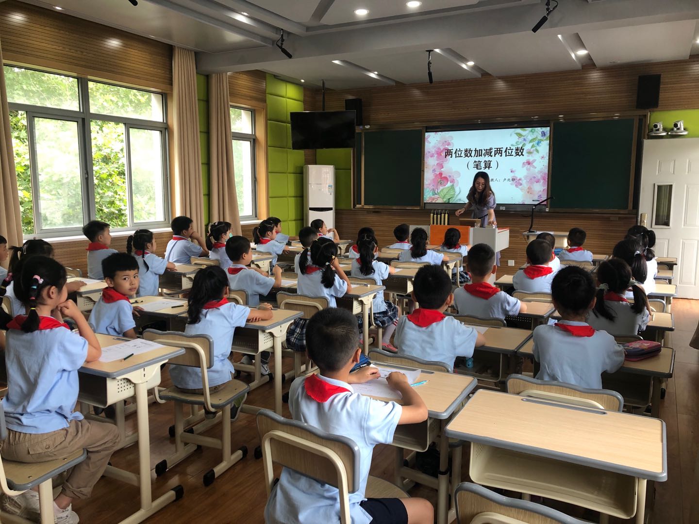 6.24让学生做真正的主人-记迈皋桥中心小学数学校本教研报道_html_m19d673c9.jpg