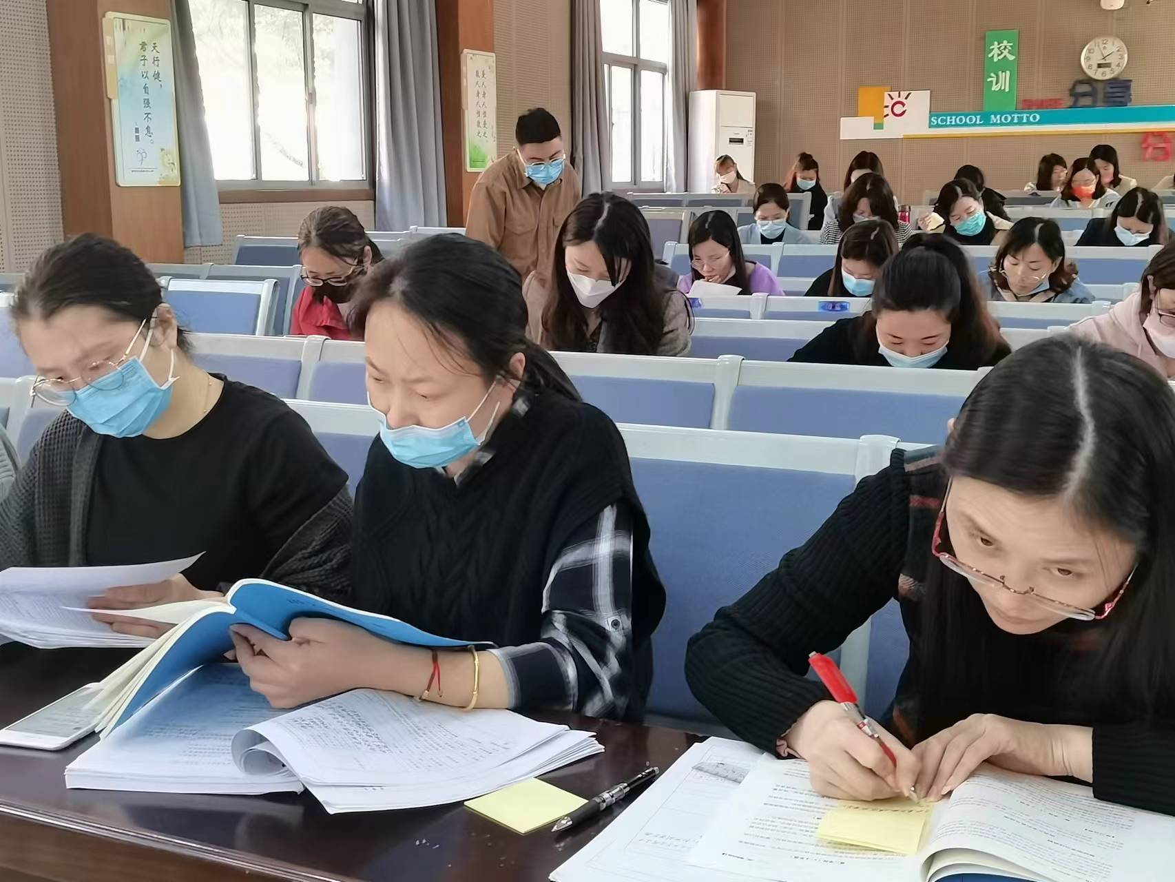10.17语文组学新课标反思教学_html_daa9252.jpg