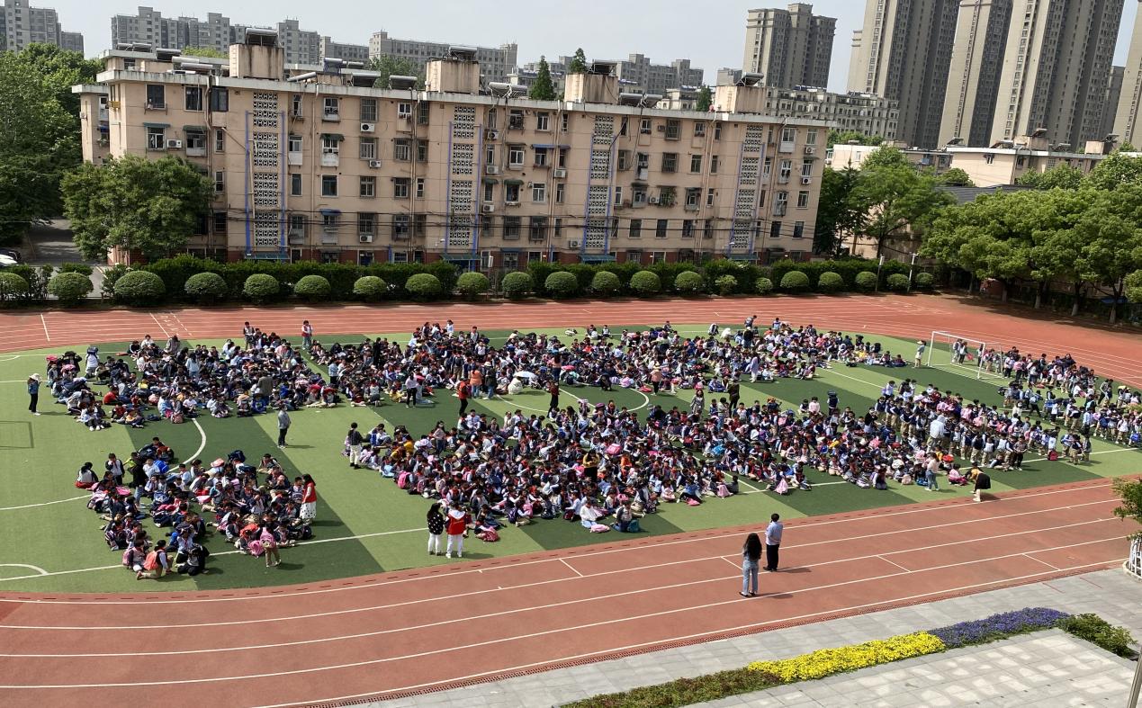 2021年5月迈小防震减灾疏散演练活动报道_html_m2b5ace94.jpg