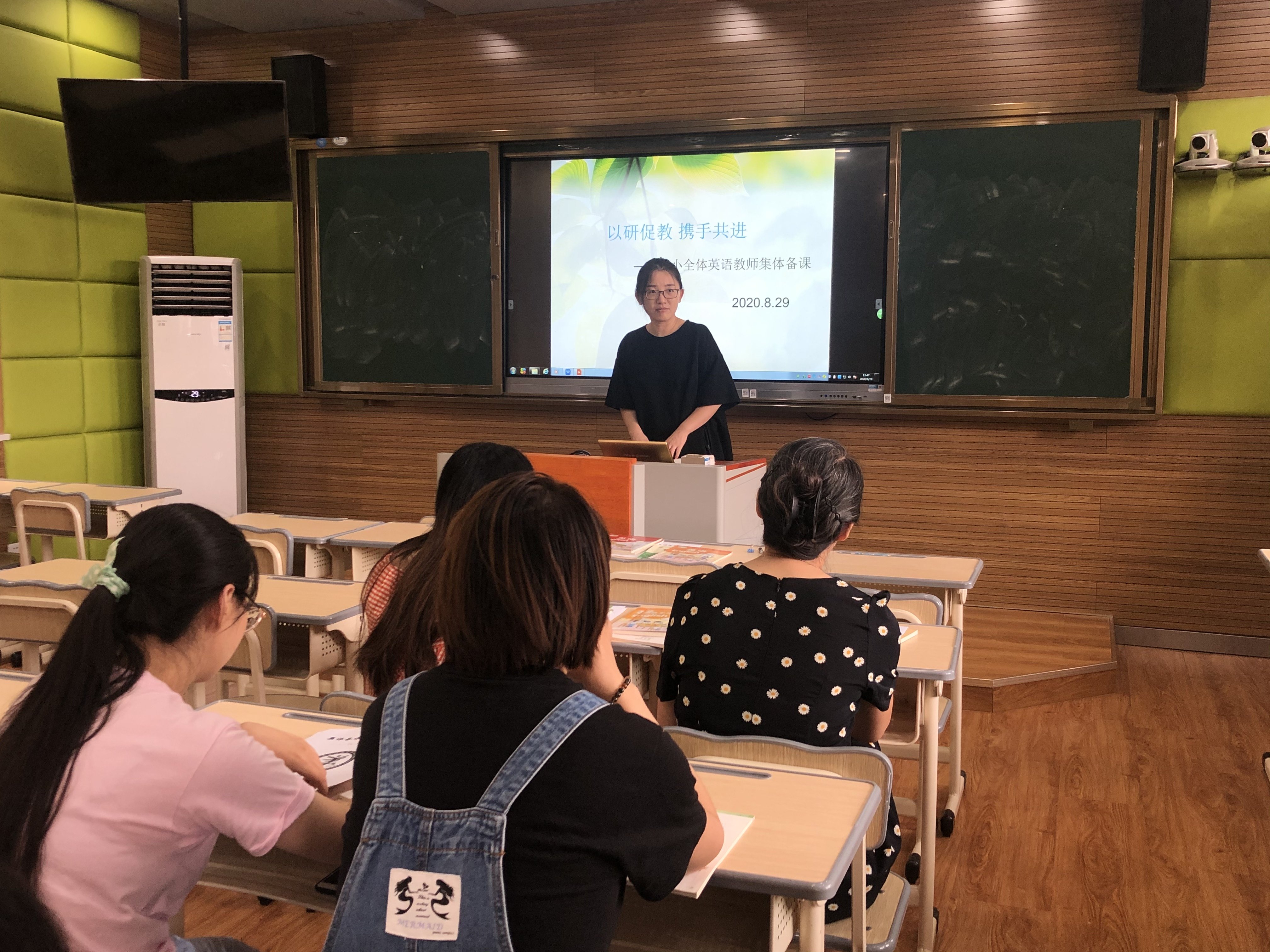 2020.8.29英语组集体备课报道_html_m596ae43.jpg