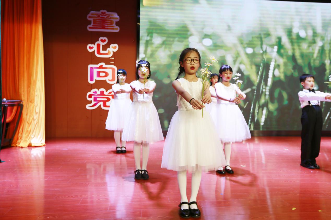 童心向党 快乐成长——迈小庆_html_44576597.jpg