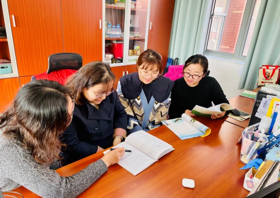 教研促发展，乐器进课堂 音乐组报道_html_749d7251.jpg
