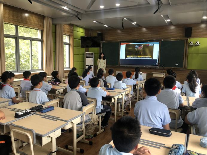 南京市小学科学卓越班第一轮研究课和成果交流报道_html_m350087eb.jpg