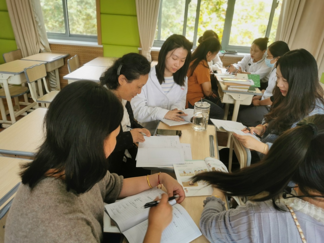 2023.10.30.道德与法治教研组校本教研报道(1)_html_m17b5d922.jpg
