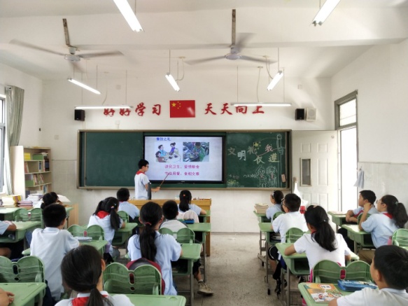 文明礼仪报道_html_m4f7e72a1.jpg