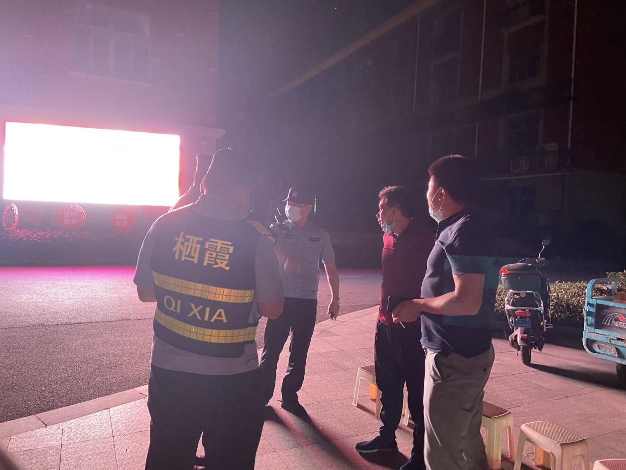 党员志愿者报道(3)_html_61e47122.jpg