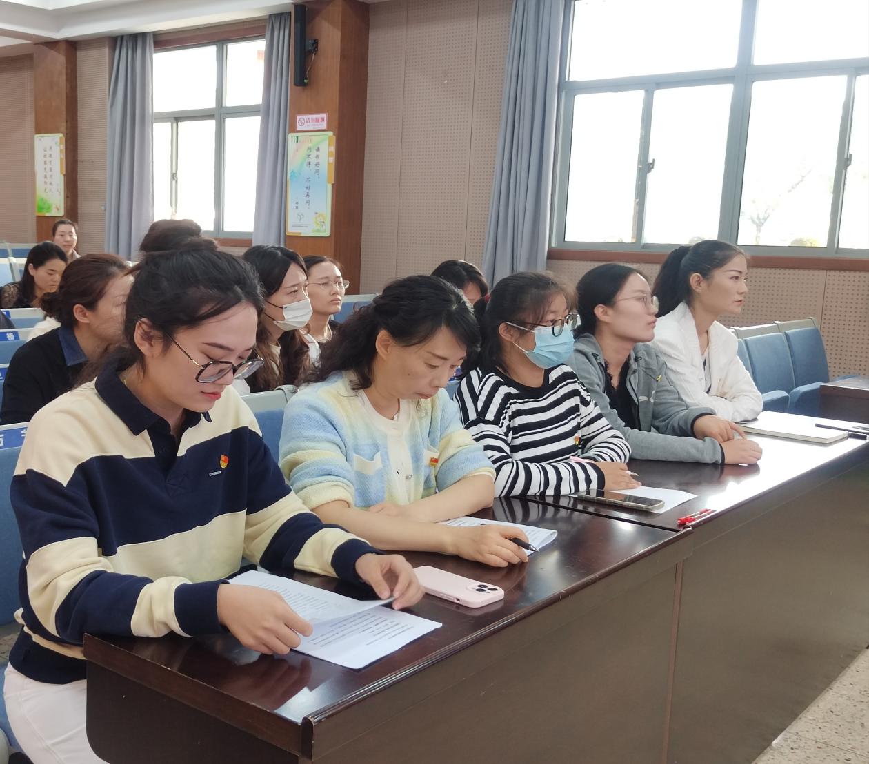 1_2_1_10.26党员报道_html_m6fffcbb3.jpg