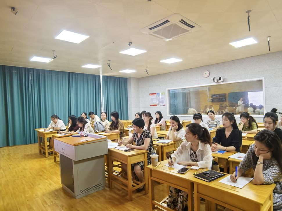 9.3汪元贵名师工作室第一届暑期读书分享会活动侧记(1)_html_m33fc699d.jpg