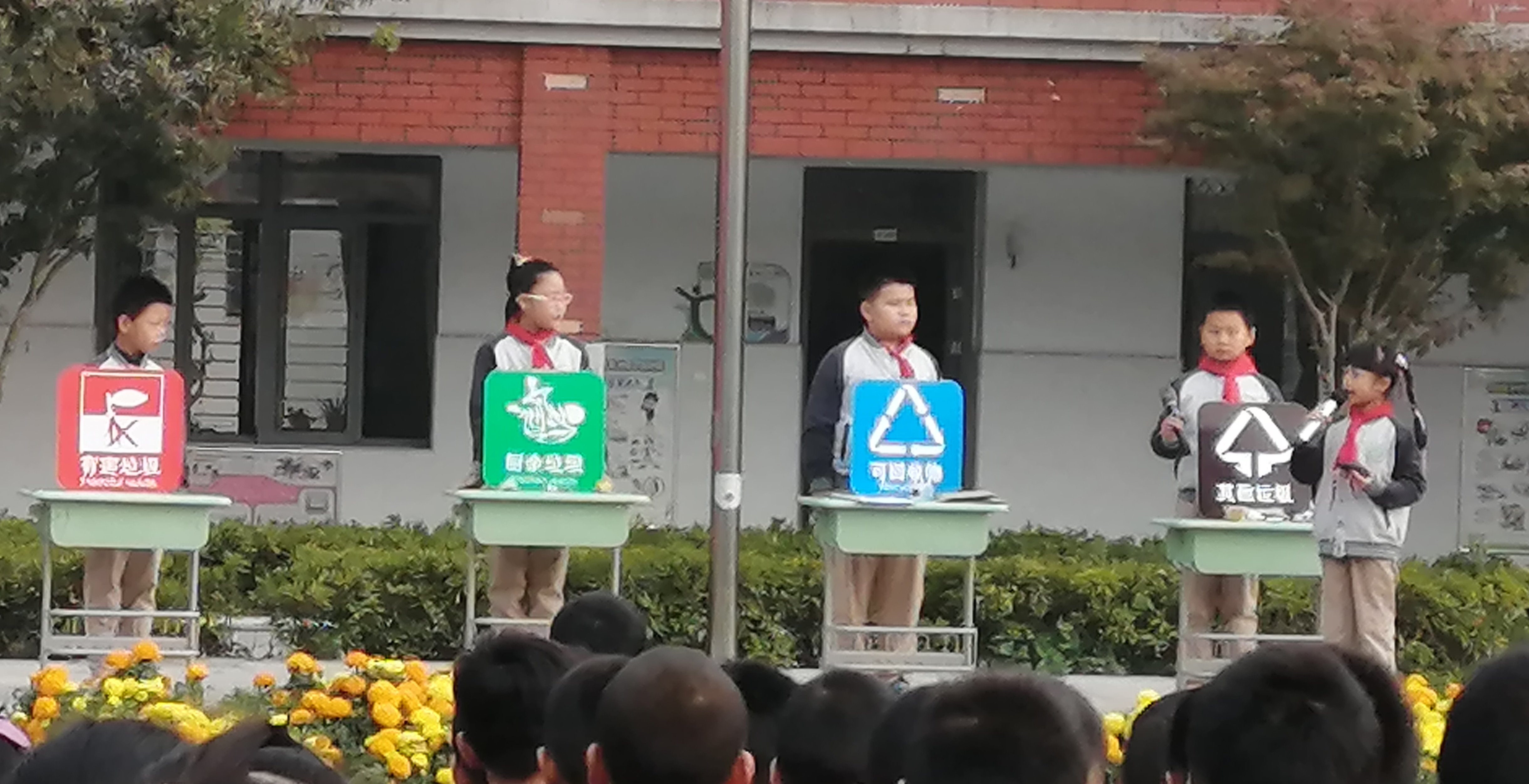垃圾分类  从我做起11.2升旗仪式报道_html_112251b5.jpg