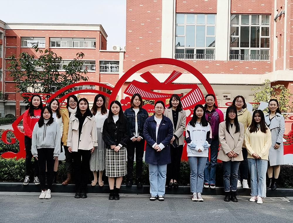 2021.10.25实习老师见面会_html_425ccbb6.jpg