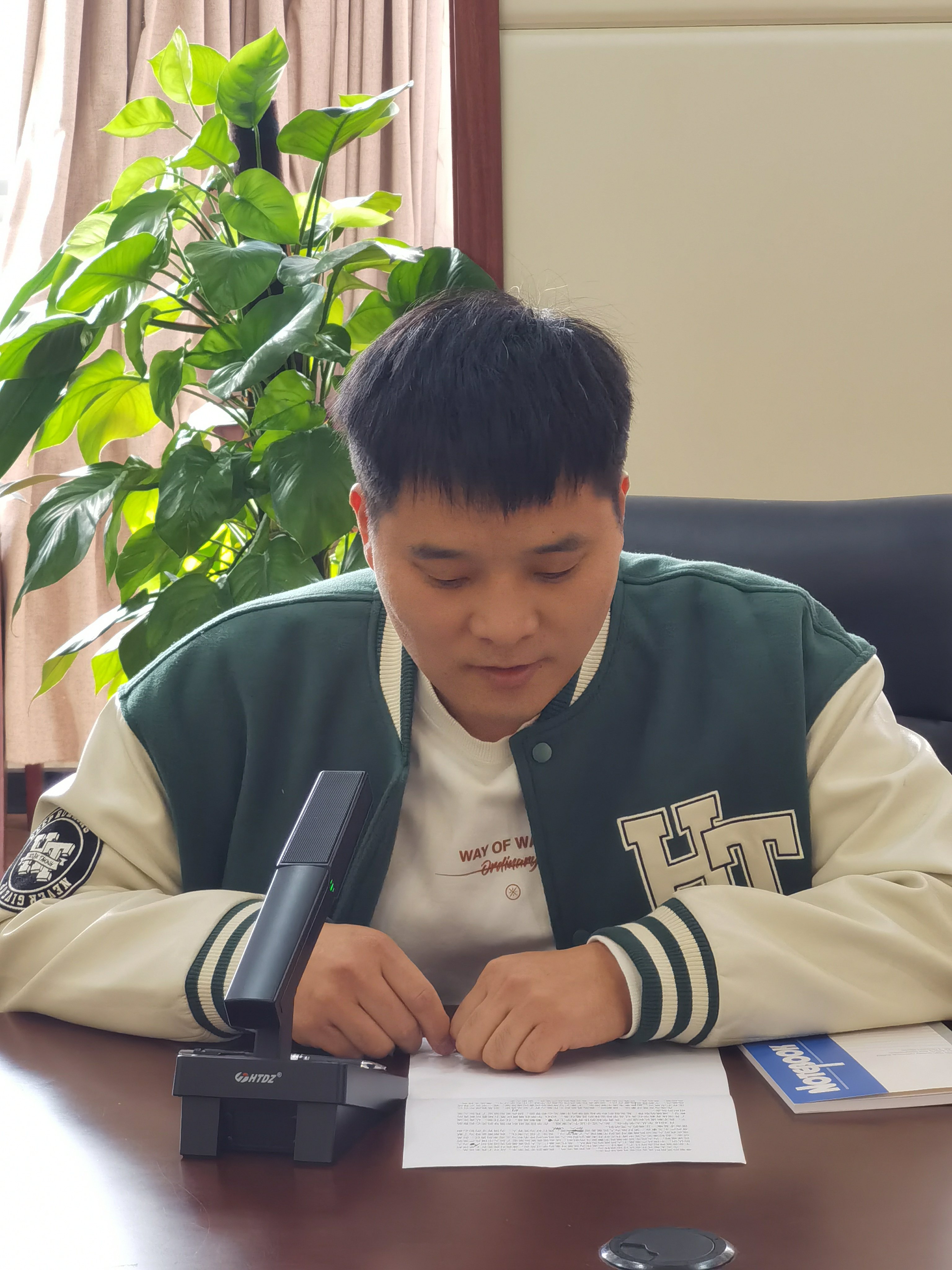 迈小中心校党支部举行入党积极分子转预备党员会议(2)_html_3a09f50f.jpg