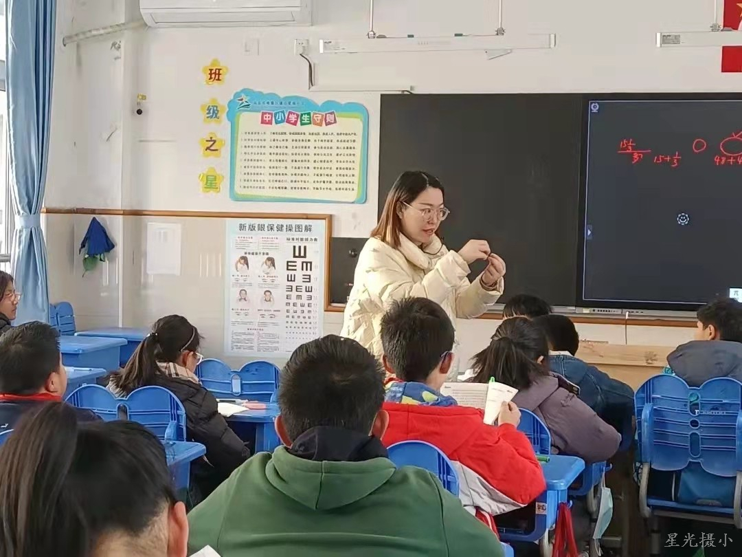 朱冬梅老师在上课.jpg