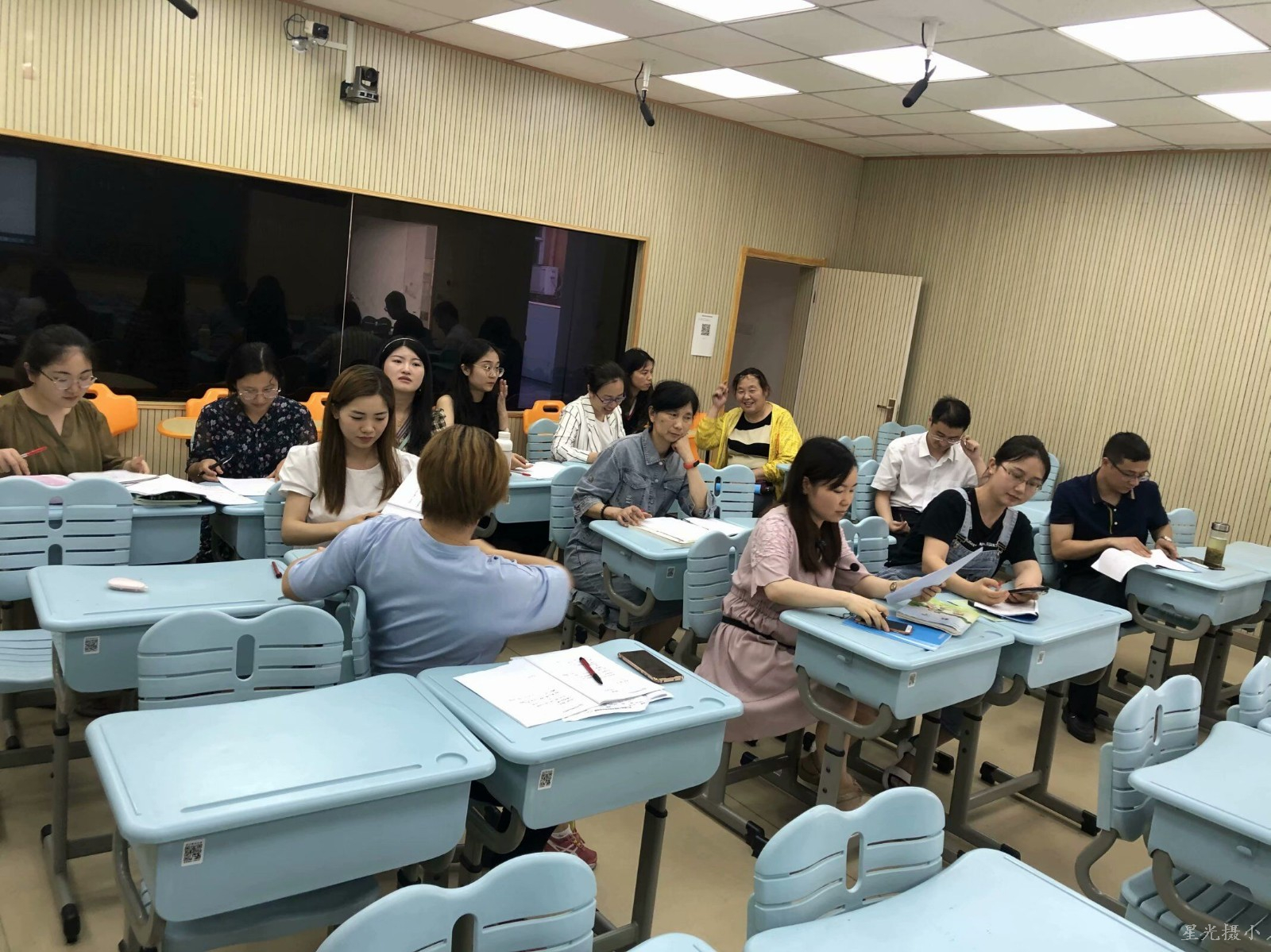 交流研讨.jpg