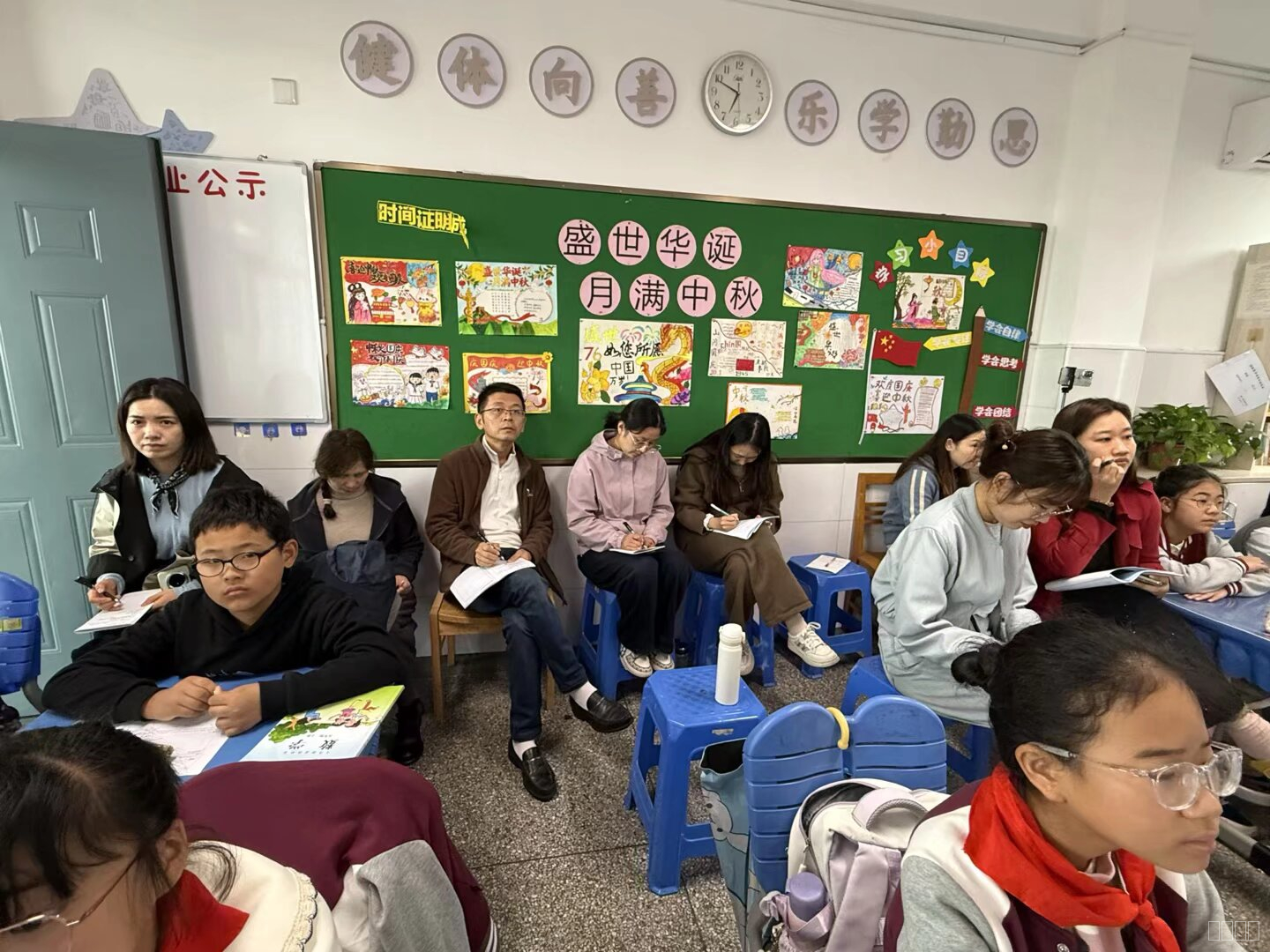 第二节听课.JPG 第二节听课.JPG