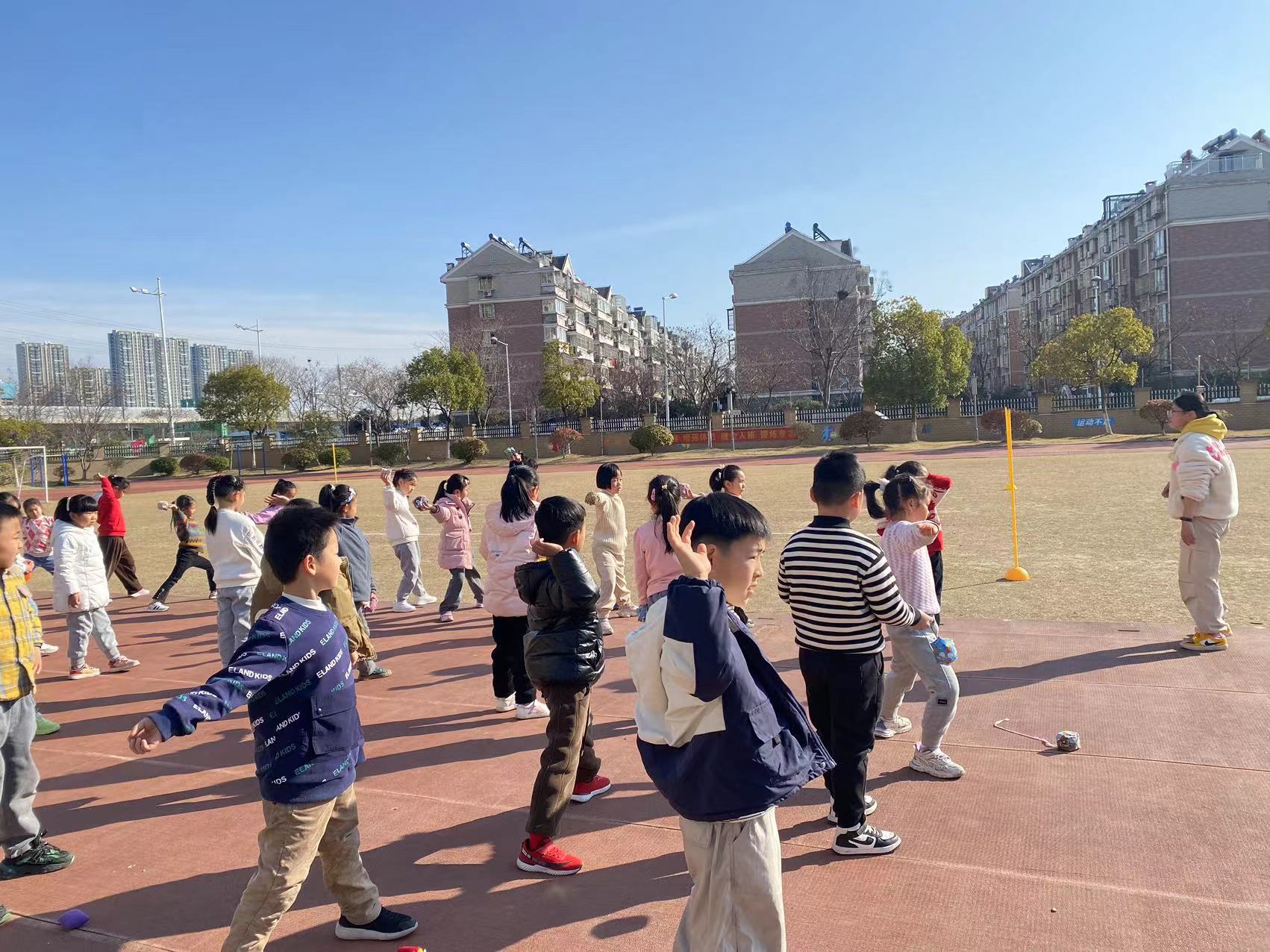【星光摄小】结构化教学视角下田径教学方法探究——摄山星城小学体育组校本研修活动（一）