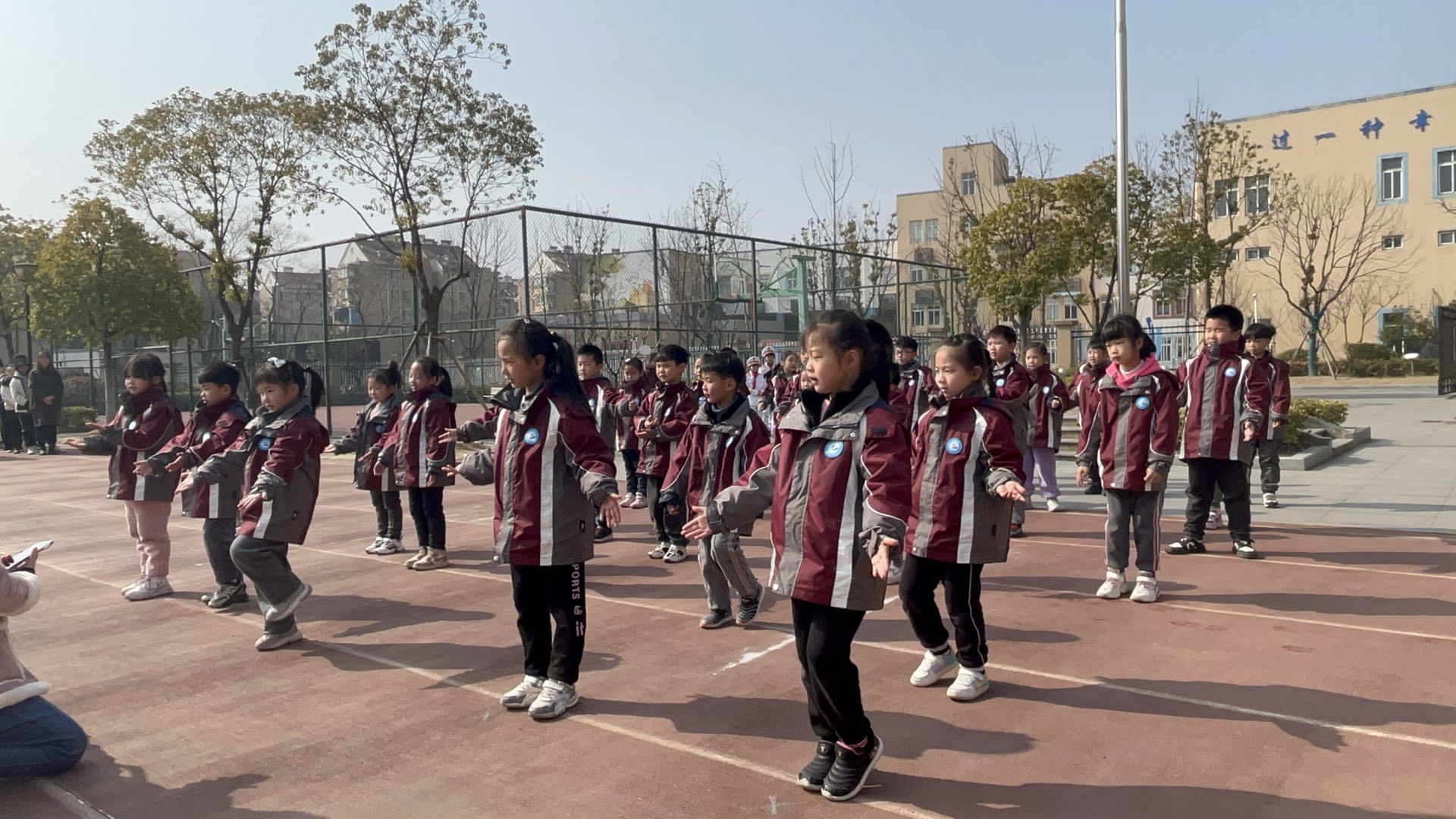 【星光摄小】弘扬雷锋精神，感恩记心中——摄小天佐路校区第3周升旗仪式系列报道