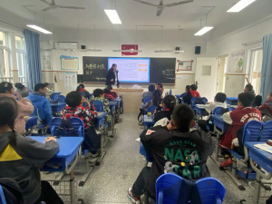 【星光摄小】“守护权益，保‘价’护航”——南大法学院进摄小开展法治主题班会