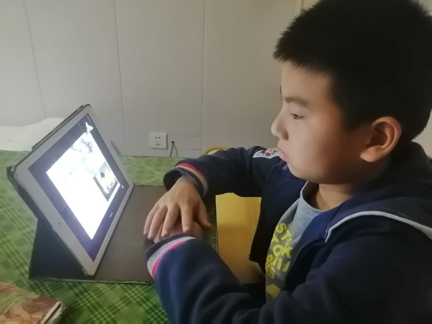 【星光摄小】疫情期间，居家学习和居家办公的“我们”——摄山星城小学第九周“疫”时德育线上班会及家长会系列活动报道