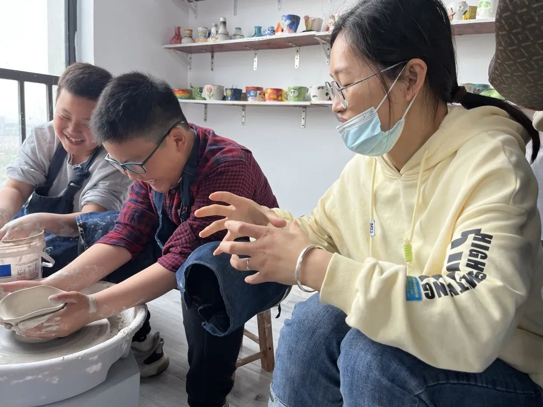 【摄小党建·书记项目】家校社携手，以劳动铸德——摄山星城小学天佐路校区四4中队校外劳动实践活动