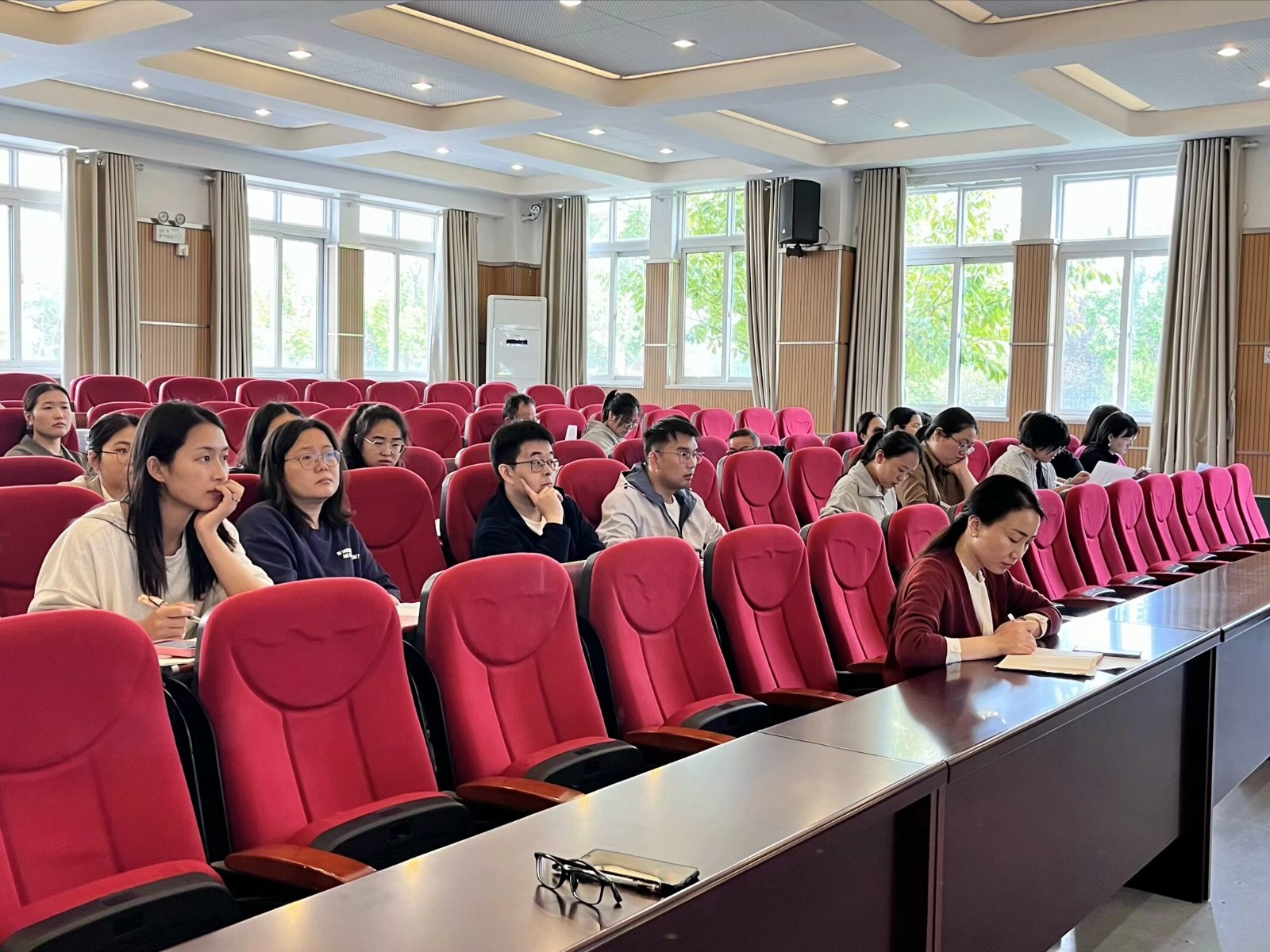 【摄小党建·师德师风】塑造崇高的教师精神，坚守职业道德的底线 ——摄小天佐路校区10月师德师风专题会议