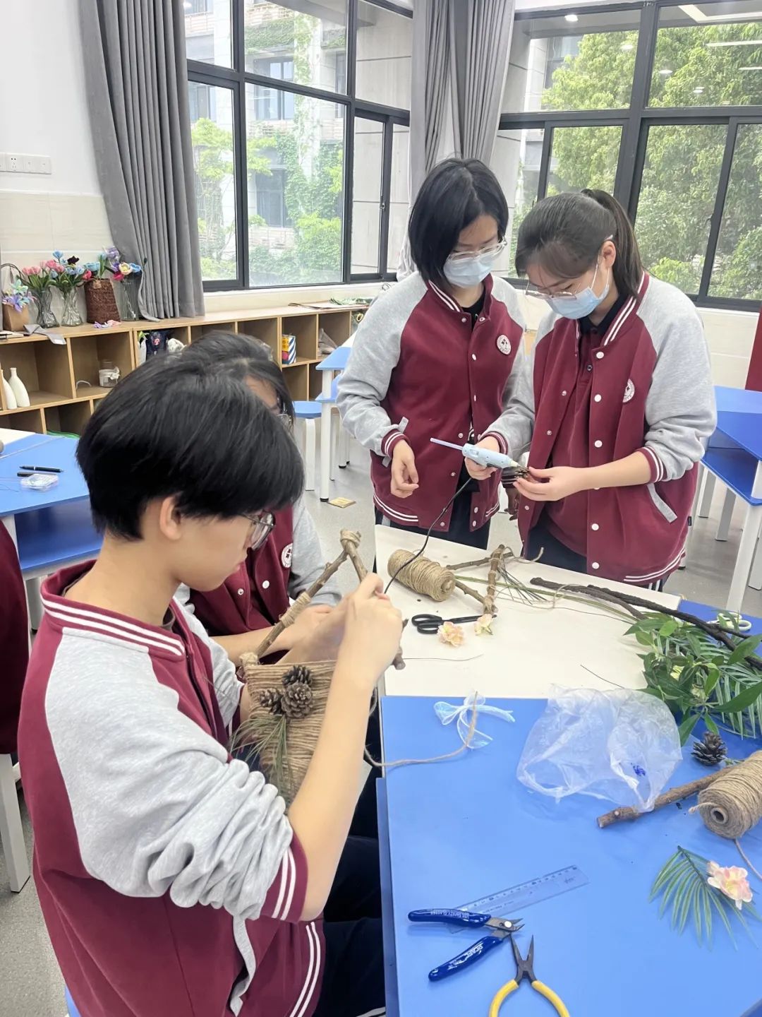 【栖中德育】开展“树枝变艺术”实践课 劳动教育与美育融合绽放新光彩
