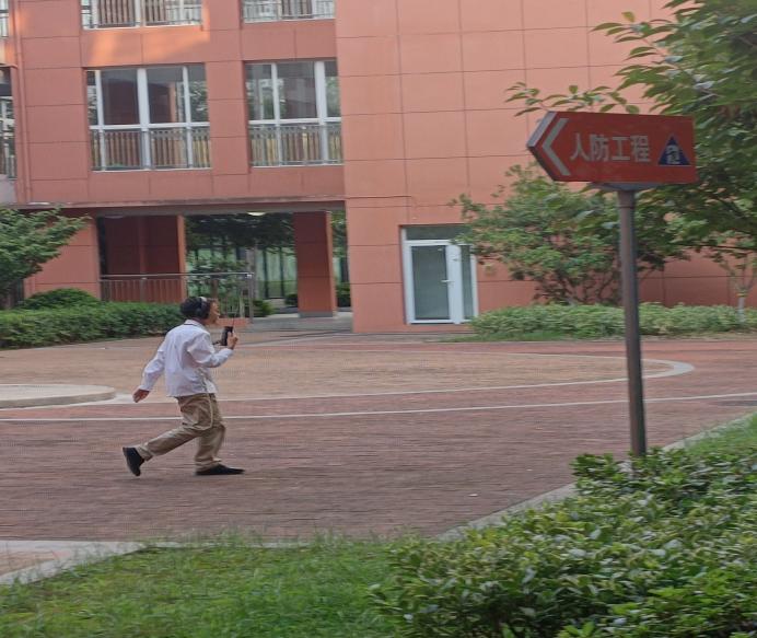 小学科学社团无线电测向期末报道_html_m3b47f94c.jpg