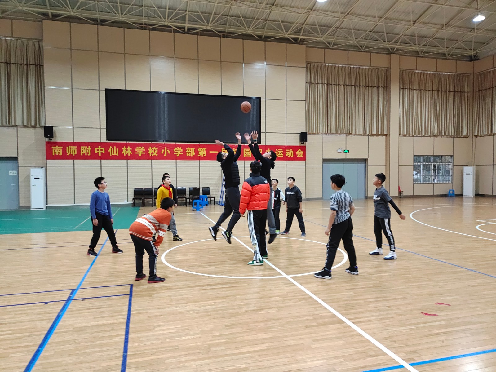 篮球社团一队VS二队.jpg