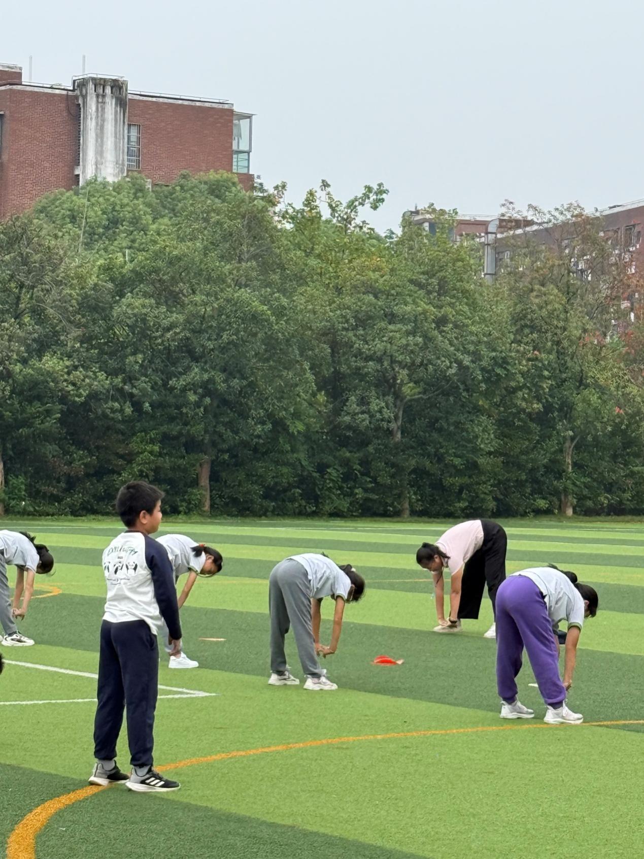 负重前行的小小兵——体育组教研系列活动（二）(1)_html_m72687cbd.jpg