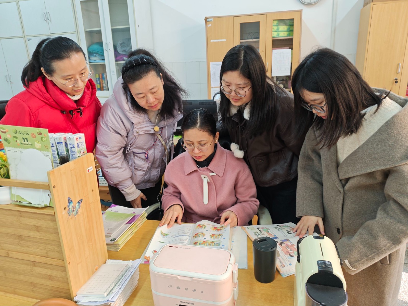 集体备课显智慧 共同研讨收获丰 ——附中仙小英语组第六单元集体备课