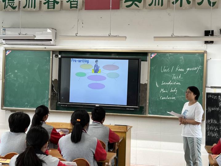 聚焦新课标 实施精准教学_html_m5e29f54e.jpg