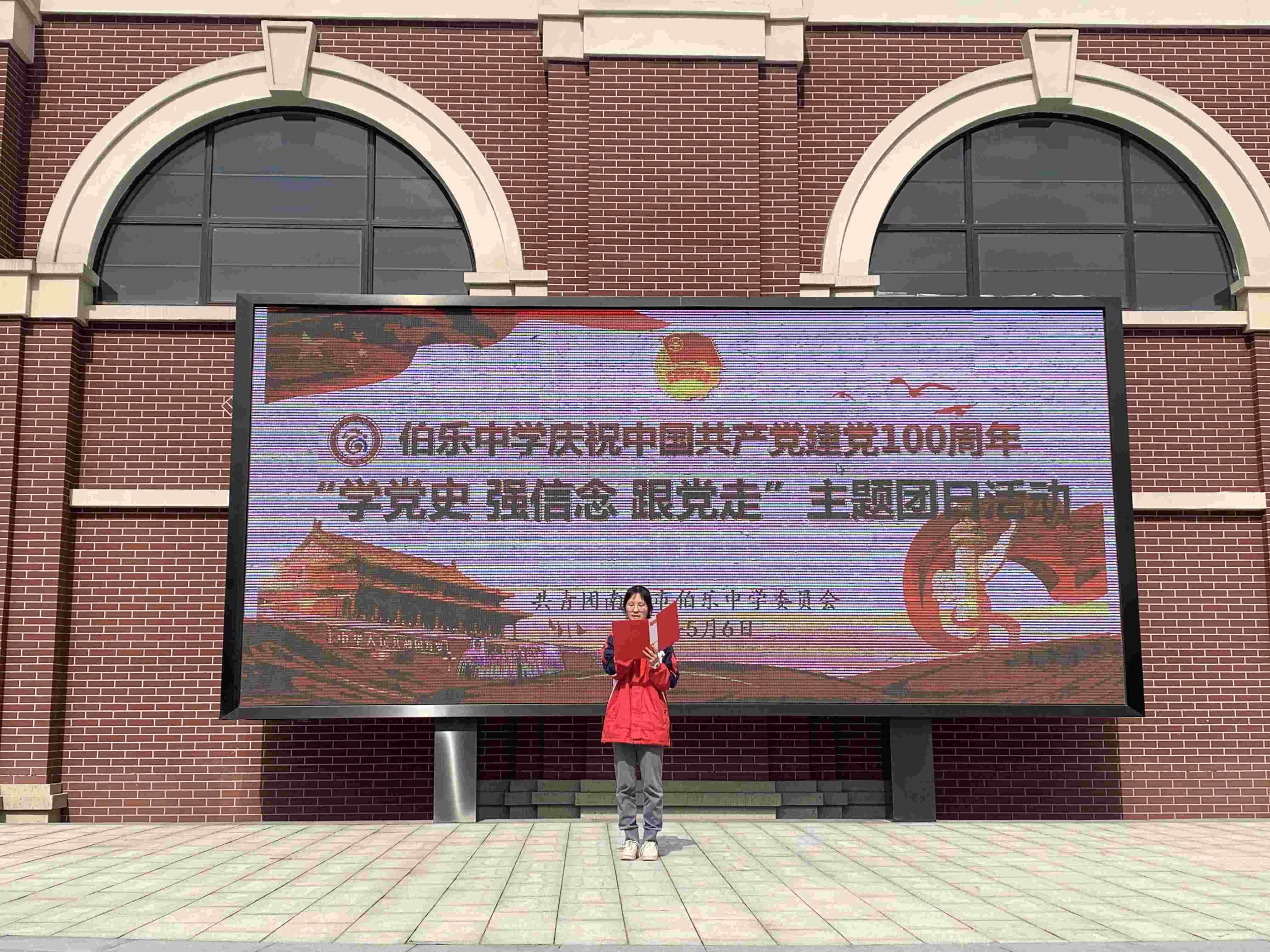 主持人.jpg