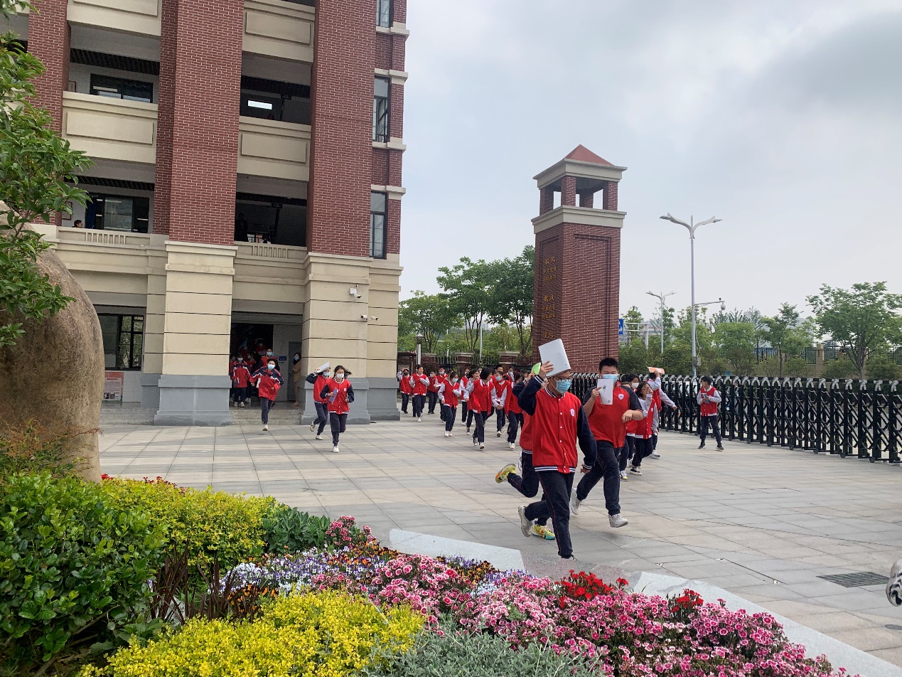 【安全伯乐】南京市伯乐中学开展5.12防灾减灾安全教育活动_html_m53e5de4f.jpg